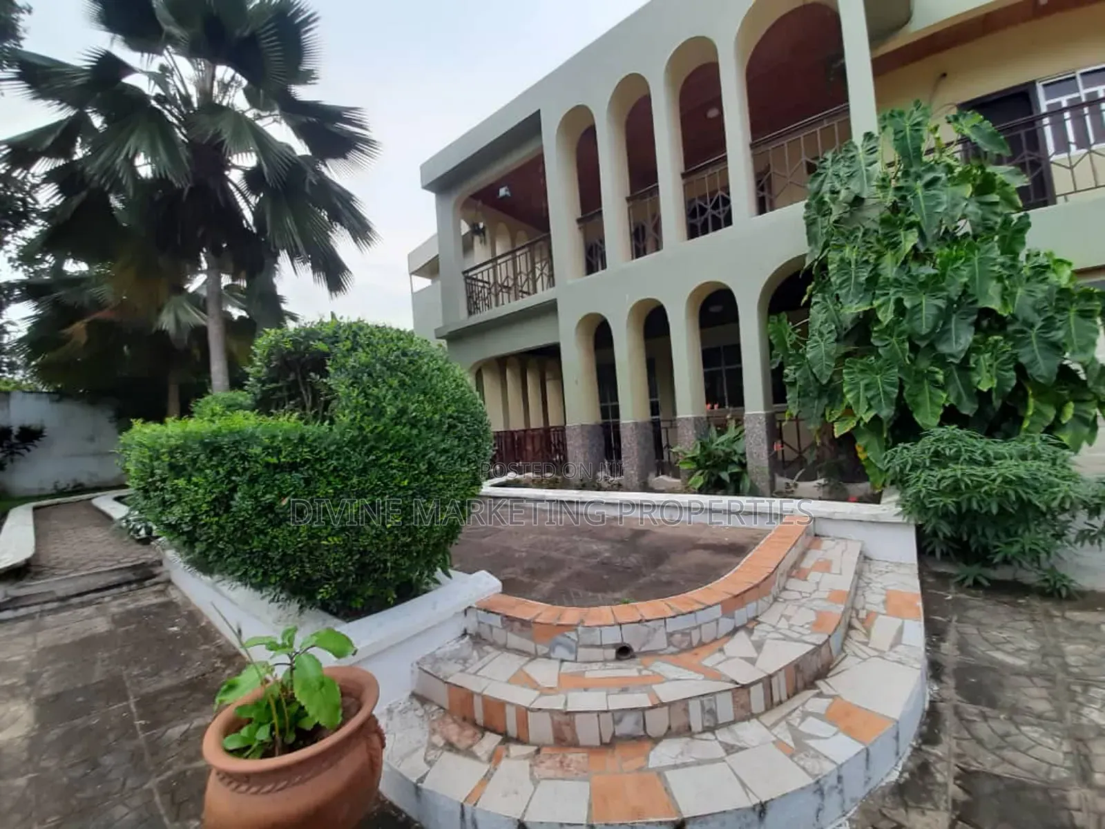 16bdrm House in Seven Days Area, Ofankor for sale