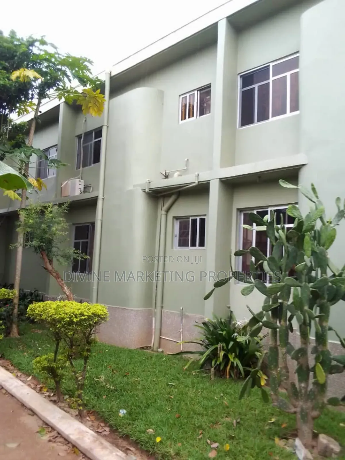 16bdrm House in Seven Days Area, Ofankor for sale