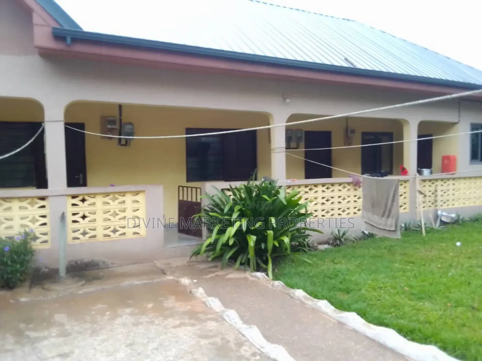 16bdrm House in Seven Days Area, Ofankor for sale