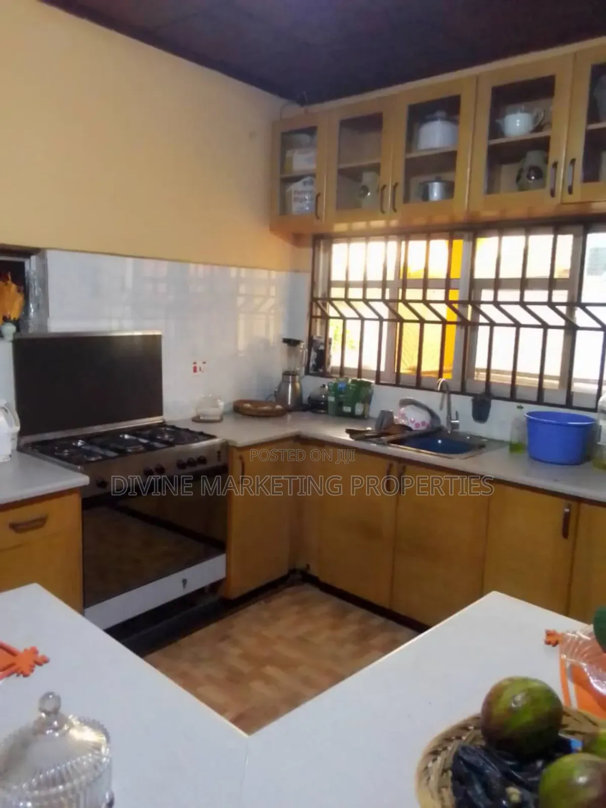 16bdrm House in Seven Days Area, Ofankor for sale