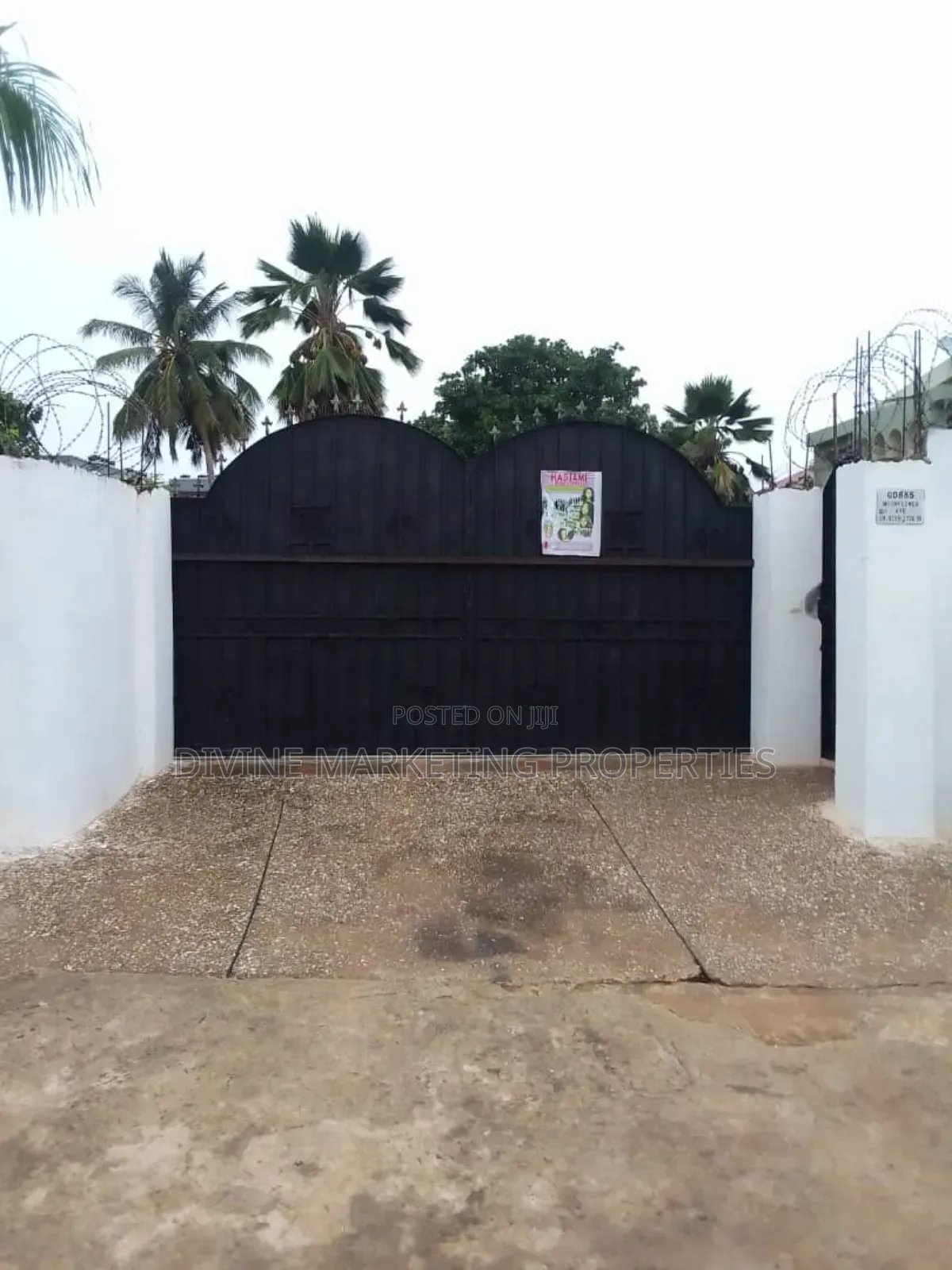 16bdrm House in Seven Days Area, Ofankor for sale