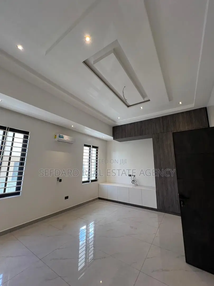 5bdrm Mansion in East Legon for sale