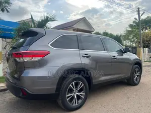 Toyota Highlander LE 2019