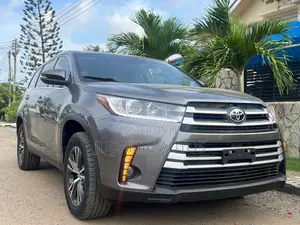 Toyota Highlander LE 2019