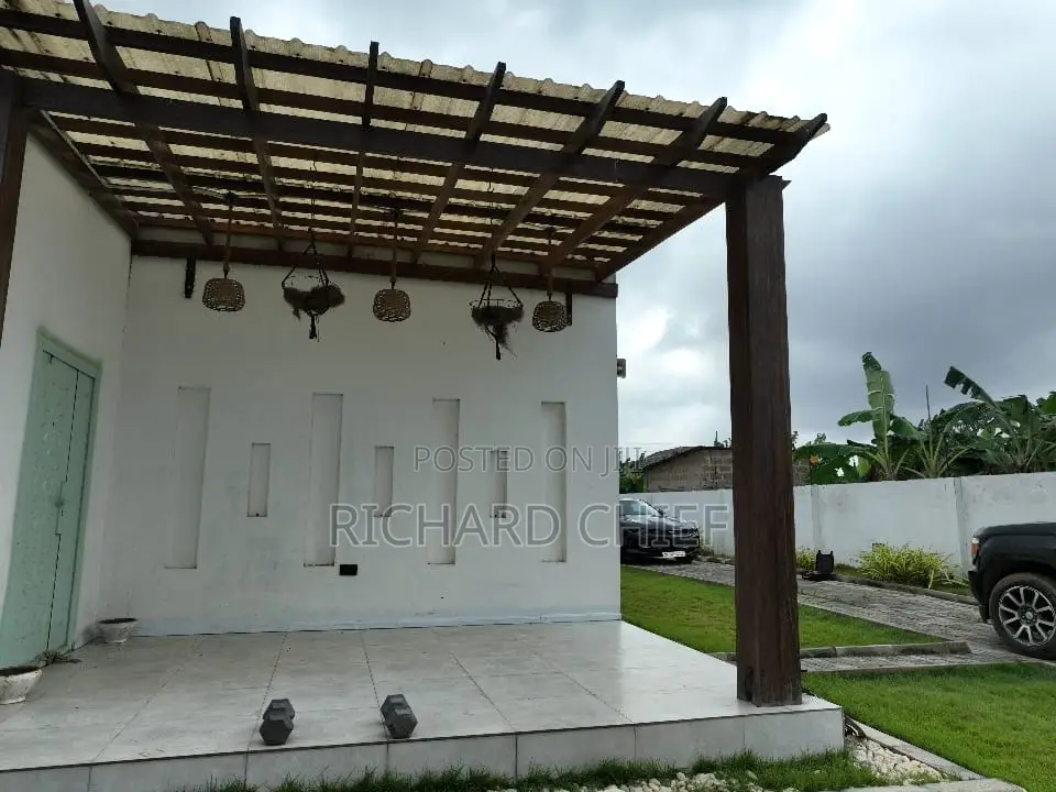 4bdrm House in Pokuase for sale
