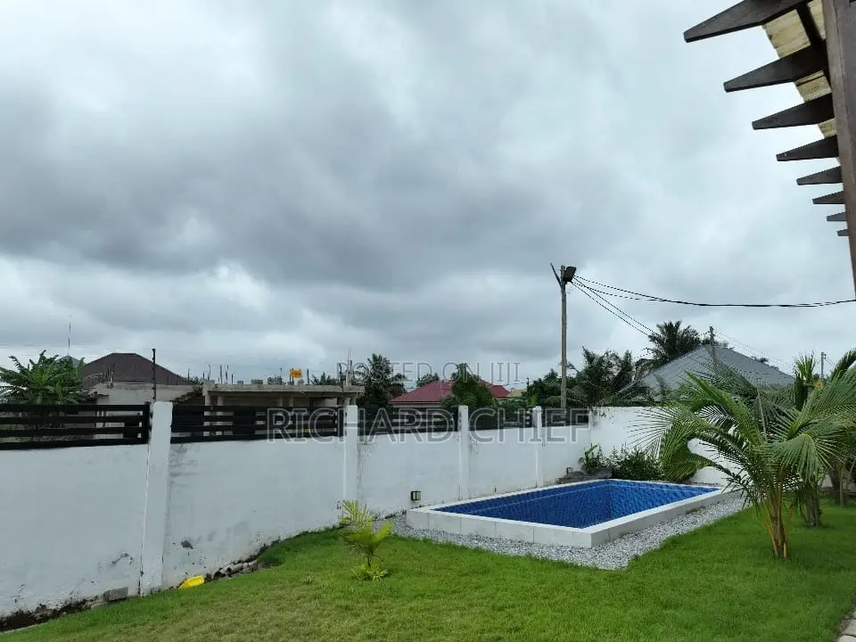 4bdrm House in Pokuase for sale