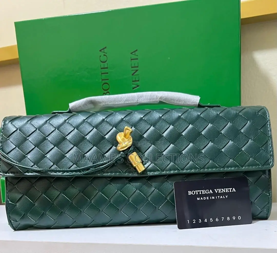 Bottega Veneta Ladies Clutch / Handbag ( in a Box)