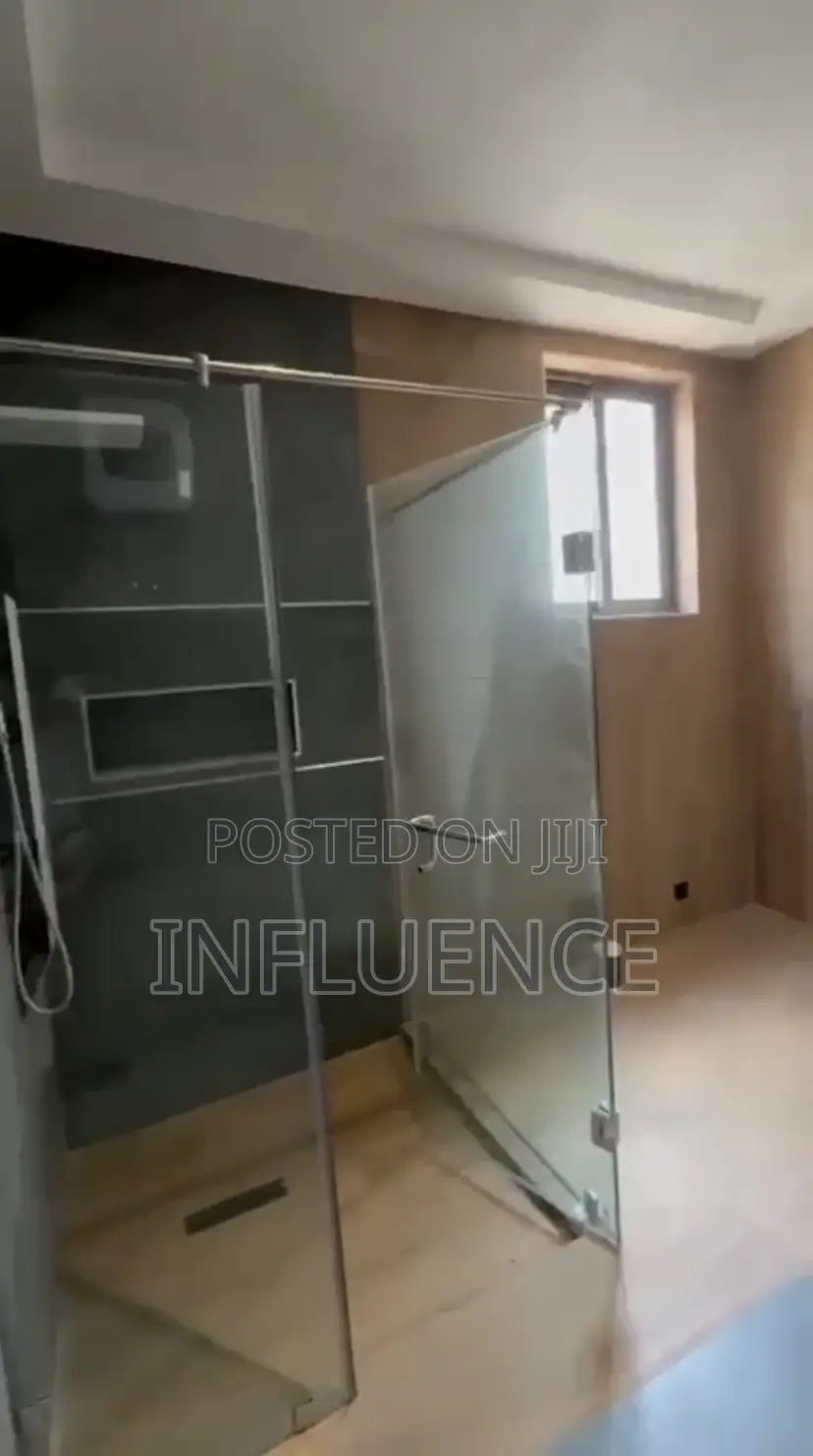 4bdrm House in American House Area, East Legon for sale