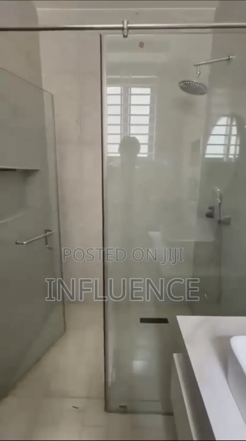 4bdrm House in American House Area, East Legon for sale