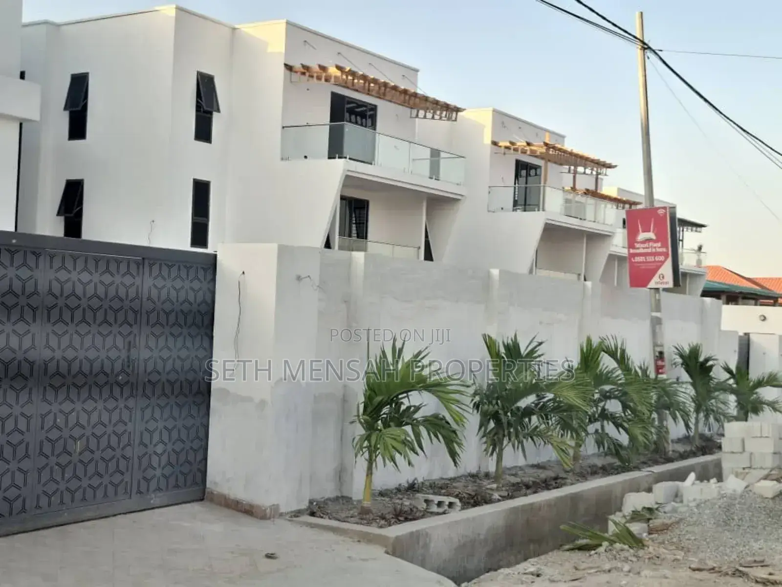 5bdrm House in Adjiriganor for sale