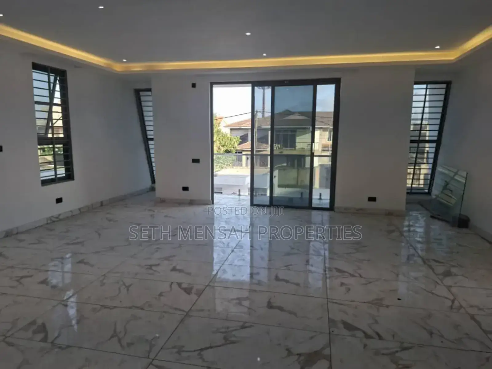 5bdrm House in Adjiriganor for sale