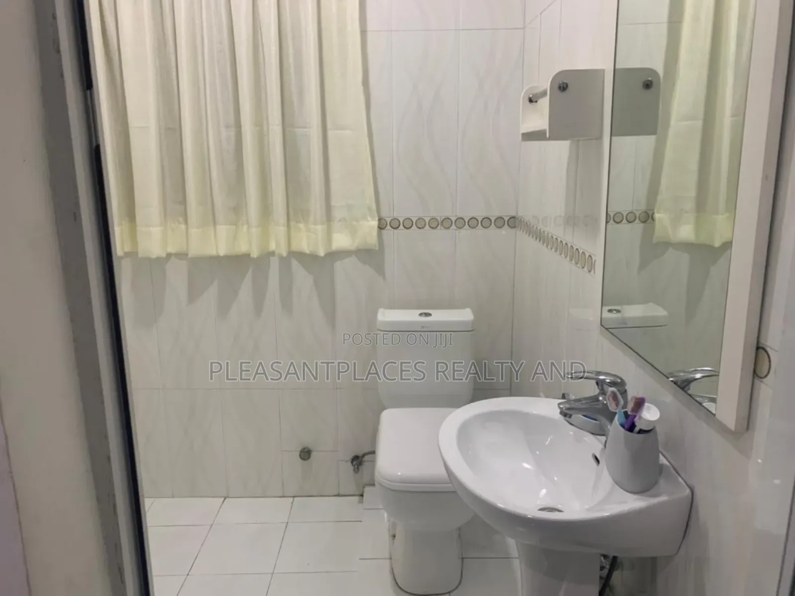3bdrm Apartment in Pleasantplaces, Dzorwulu for rent