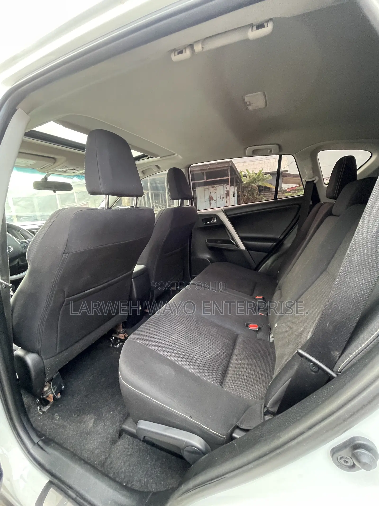 Toyota RAV4 XLE FWD (2.5L 4cyl 6A) 2017 White