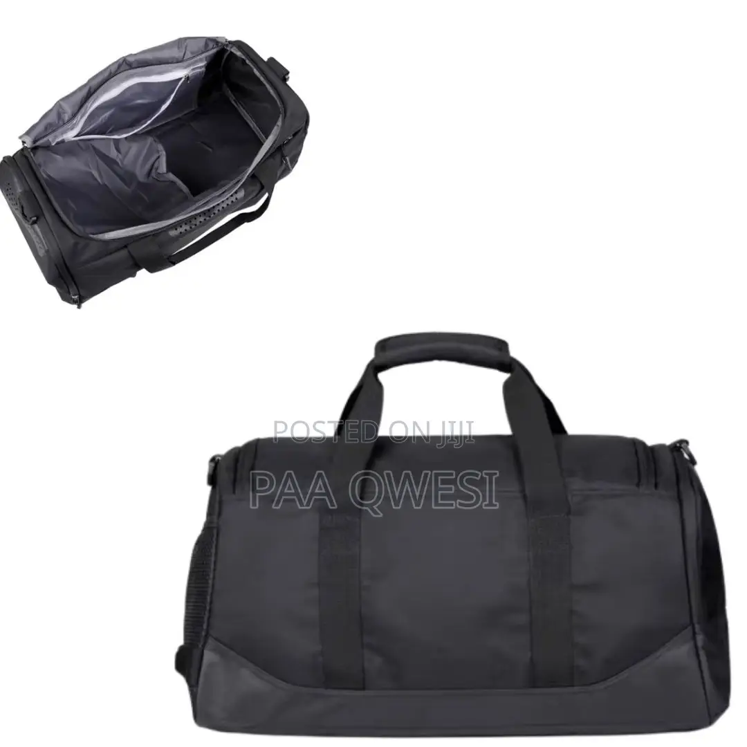 Lightweight Fitness Duffel Bag With Multi-Pocket Design