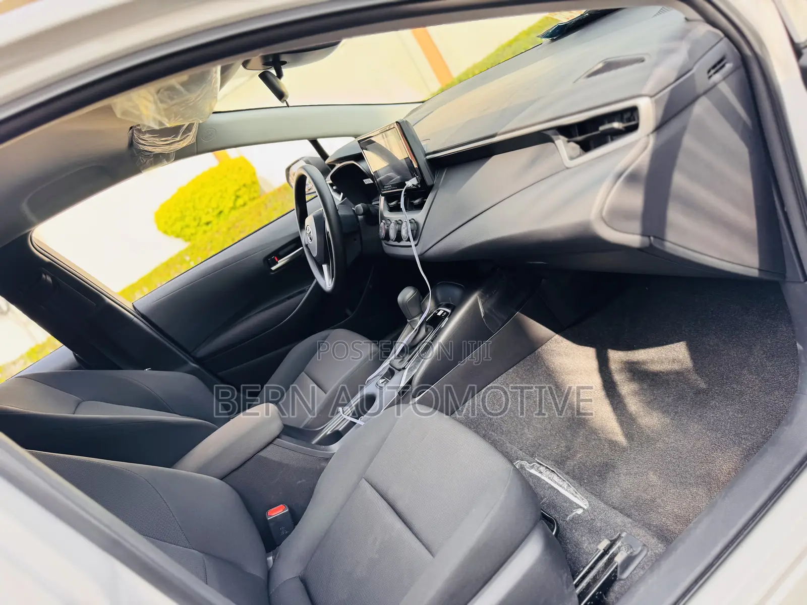 Toyota Corolla Hybrid LE 2025 White