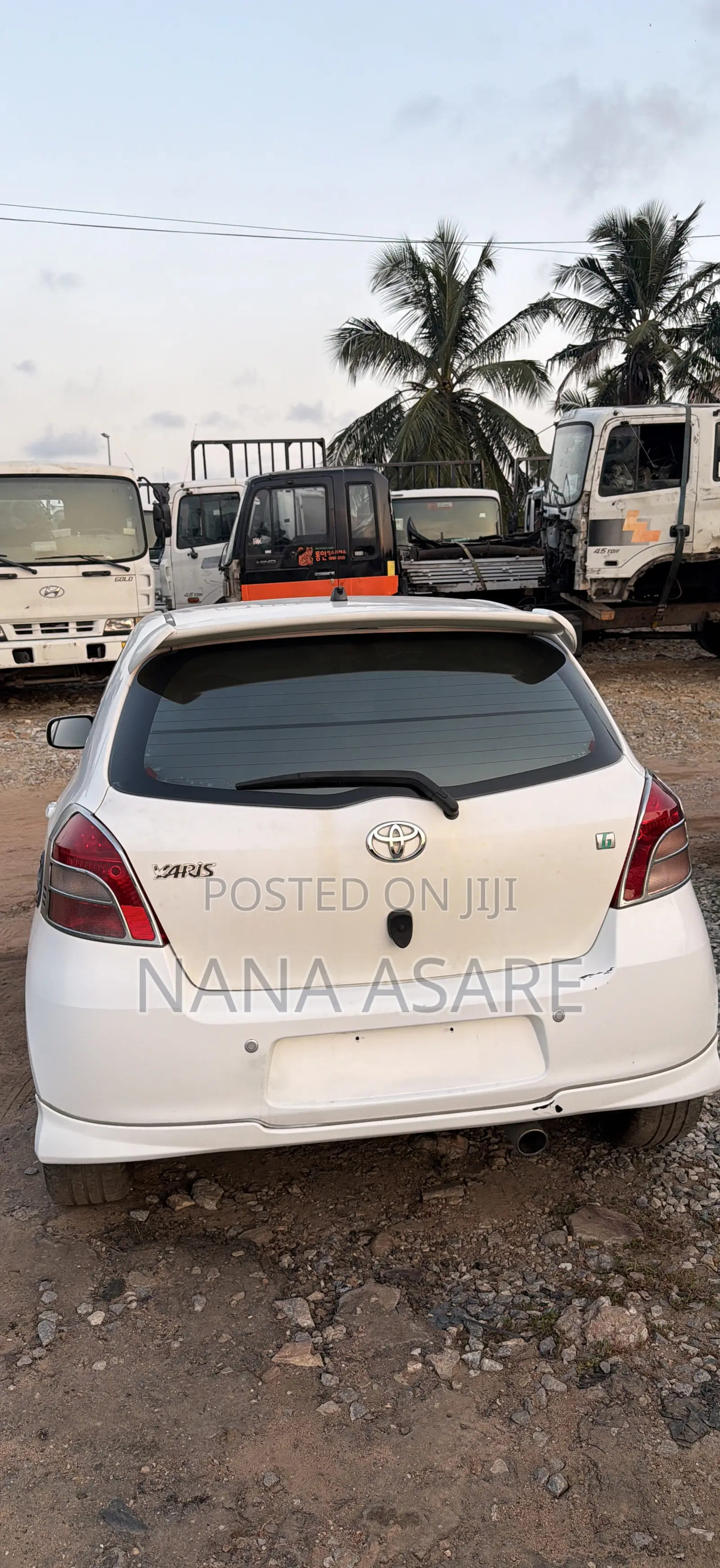 Toyota Yaris L Hatchback 5dr 2013 White