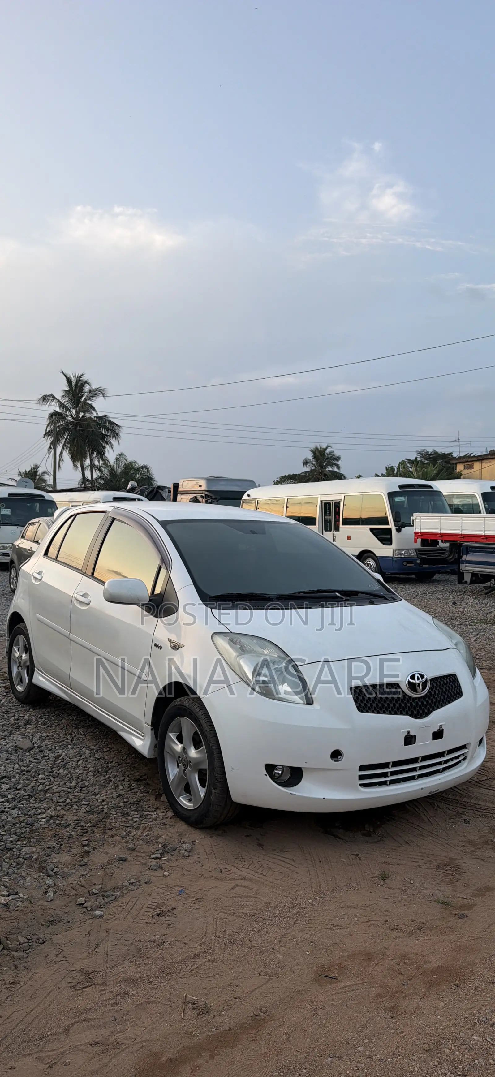 Toyota Yaris L Hatchback 5dr 2013 White