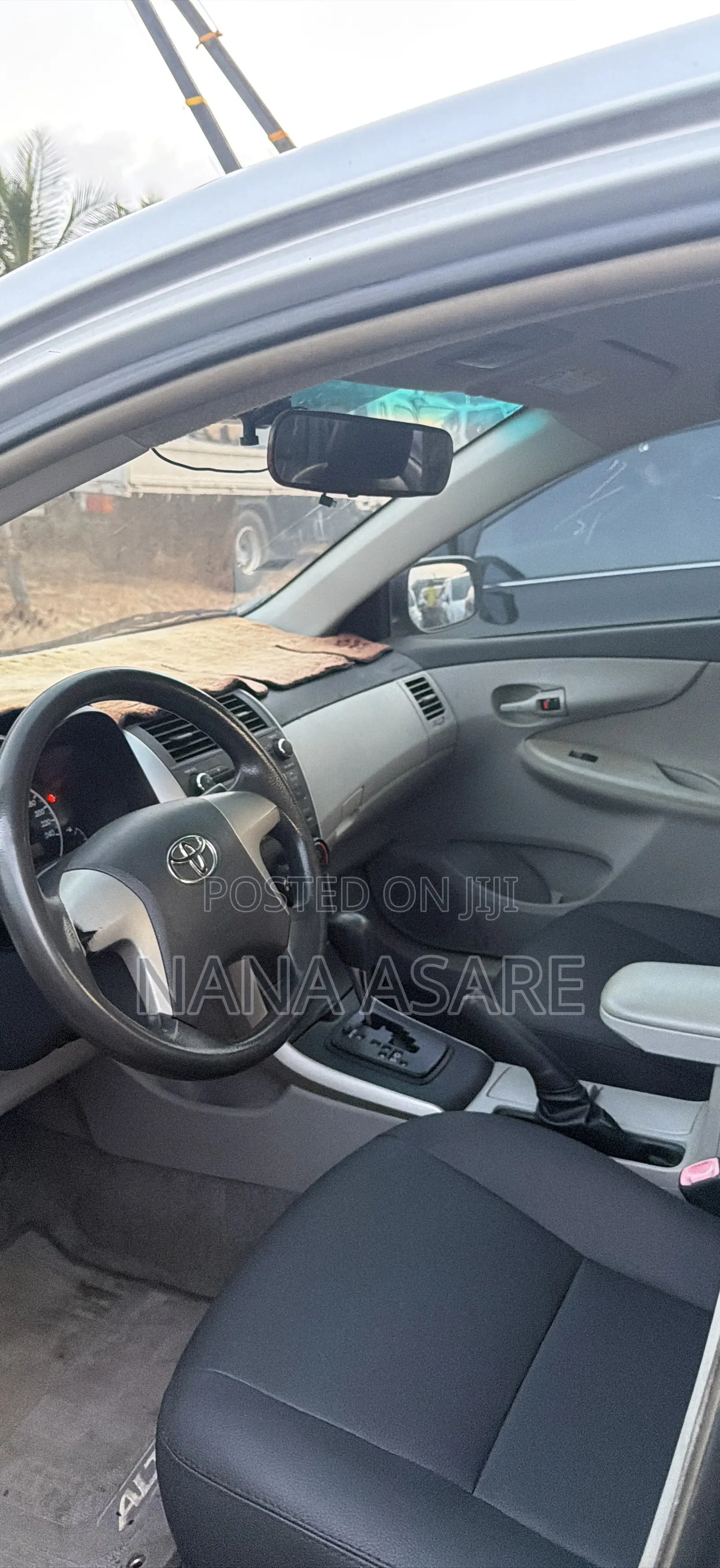 Toyota Corolla LE 4dr Sedan (1.8L 4cyl 4A) 2013 Silver