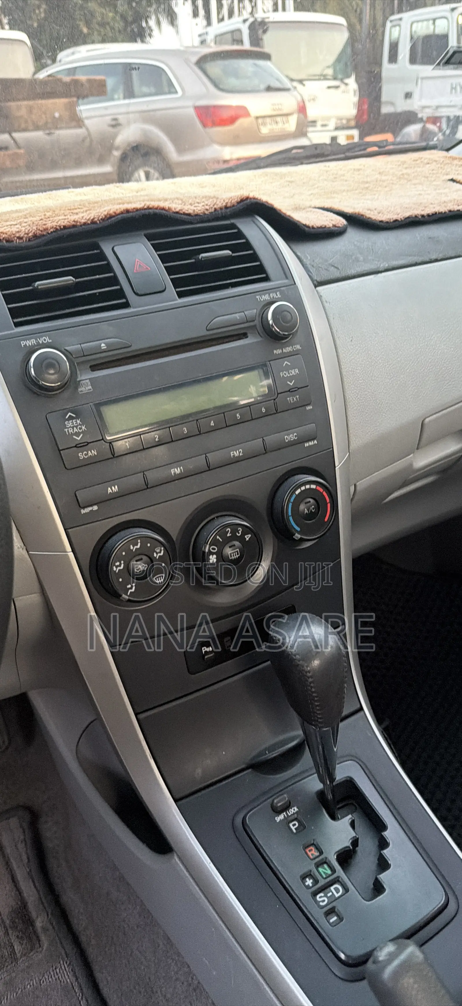 Toyota Corolla LE 4dr Sedan (1.8L 4cyl 4A) 2013 Silver