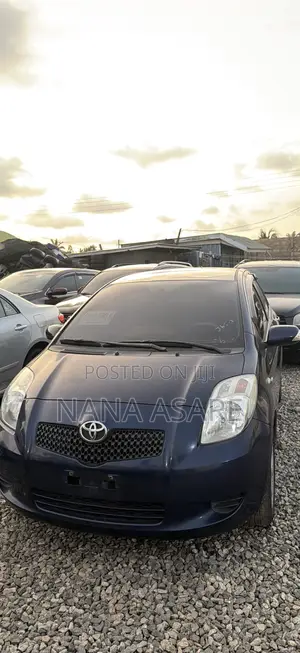 Toyota Yaris L Hatchback 5dr 2013 Blue