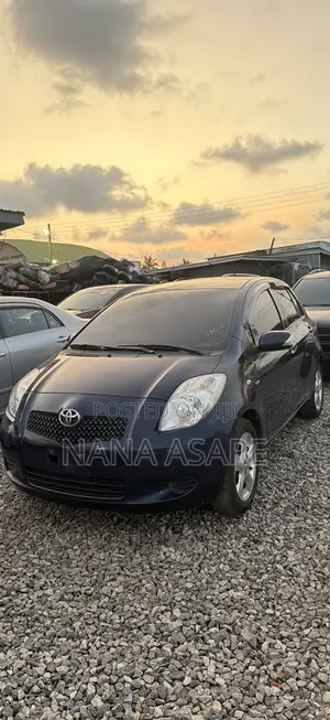Toyota Yaris L Hatchback 5dr 2013 Blue