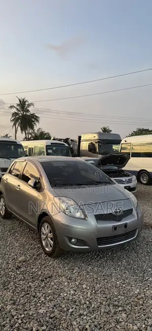 Toyota Yaris SE Hatchback 5dr 2013 Gray