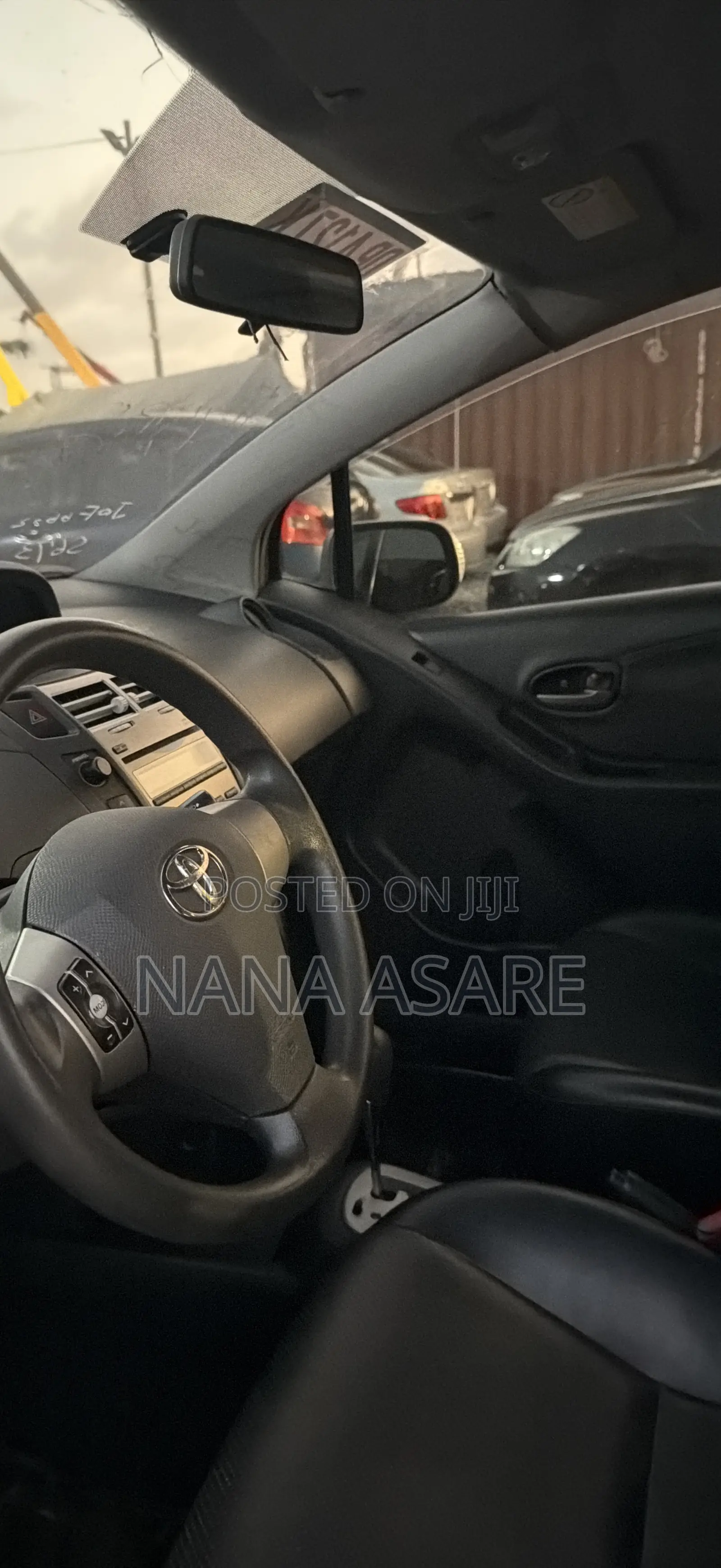 Toyota Yaris SE Hatchback 5dr 2013 Gray