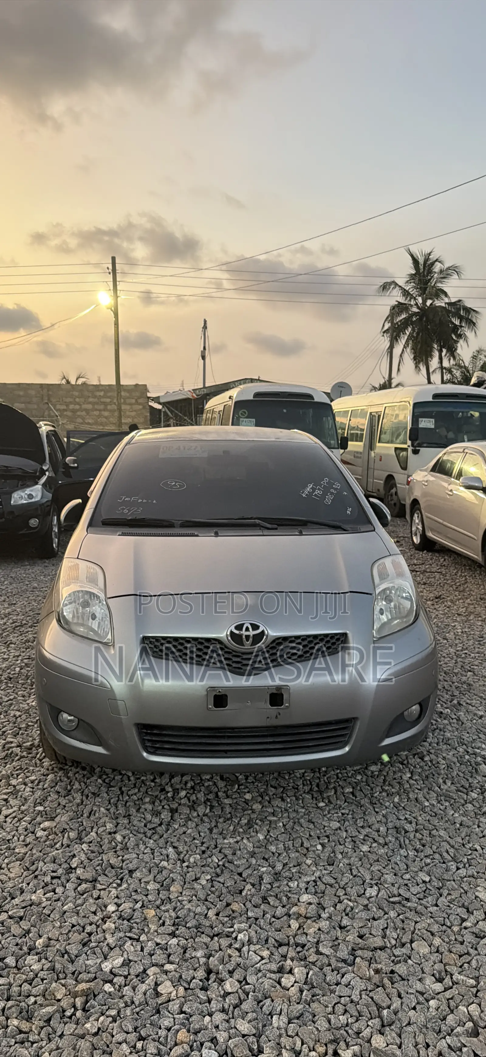 Toyota Yaris SE Hatchback 5dr 2013 Gray