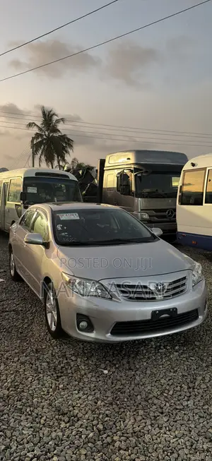 Toyota Corolla LE Special Edition 4dr Sedan (1.8L 4cyl 4A) 2013 Silver