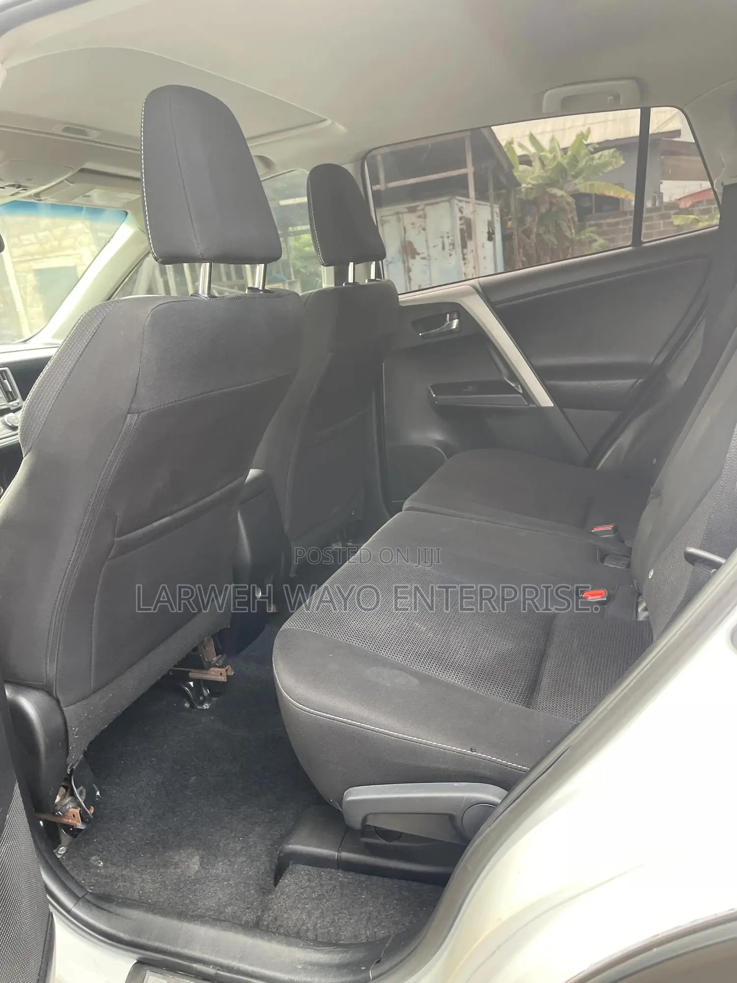 Toyota RAV4 XLE FWD (2.5L 4cyl 6A) 2017 White