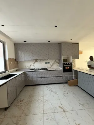 4bdrm Townhouse/Terrace in Ab Richie Properties, East Legon for sale