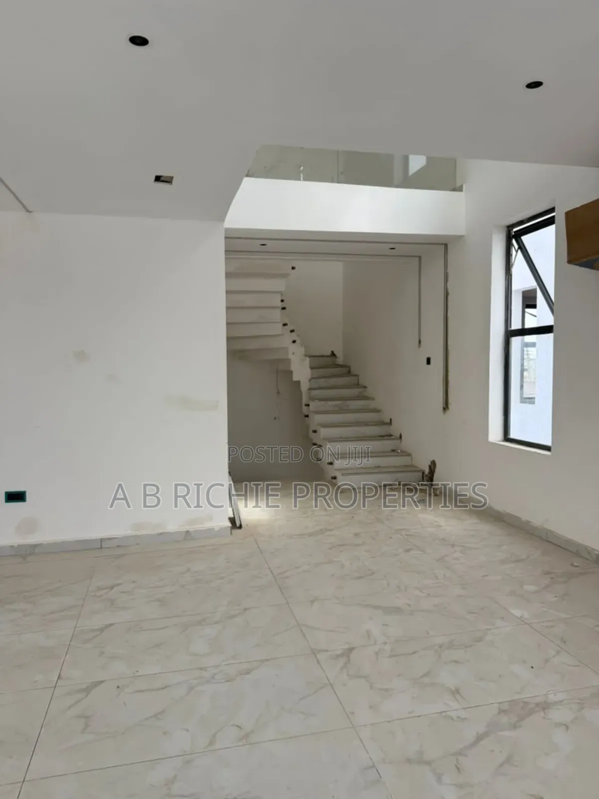 4bdrm Townhouse/Terrace in Ab Richie Properties, East Legon for sale