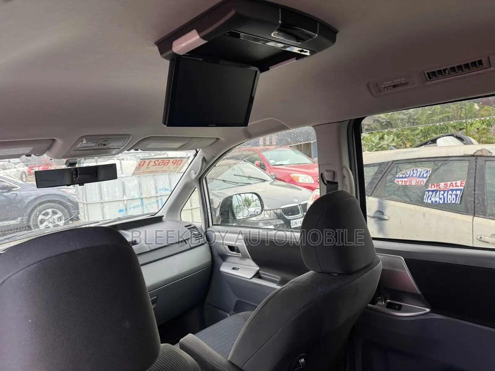 Toyota Voxy 2013 White