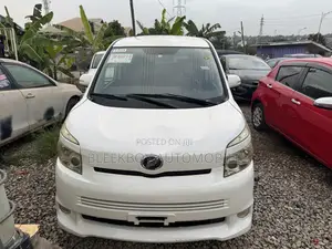 Toyota Voxy 2013 White