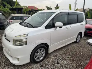 Toyota Voxy 2013 White