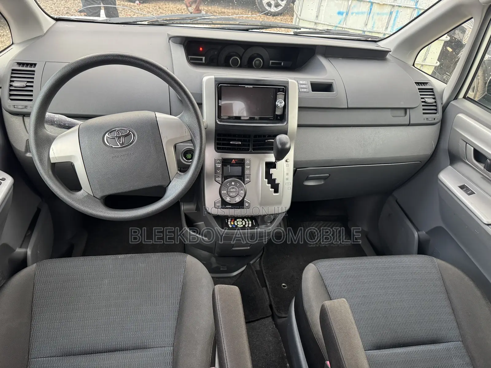 Toyota Voxy 2013 White