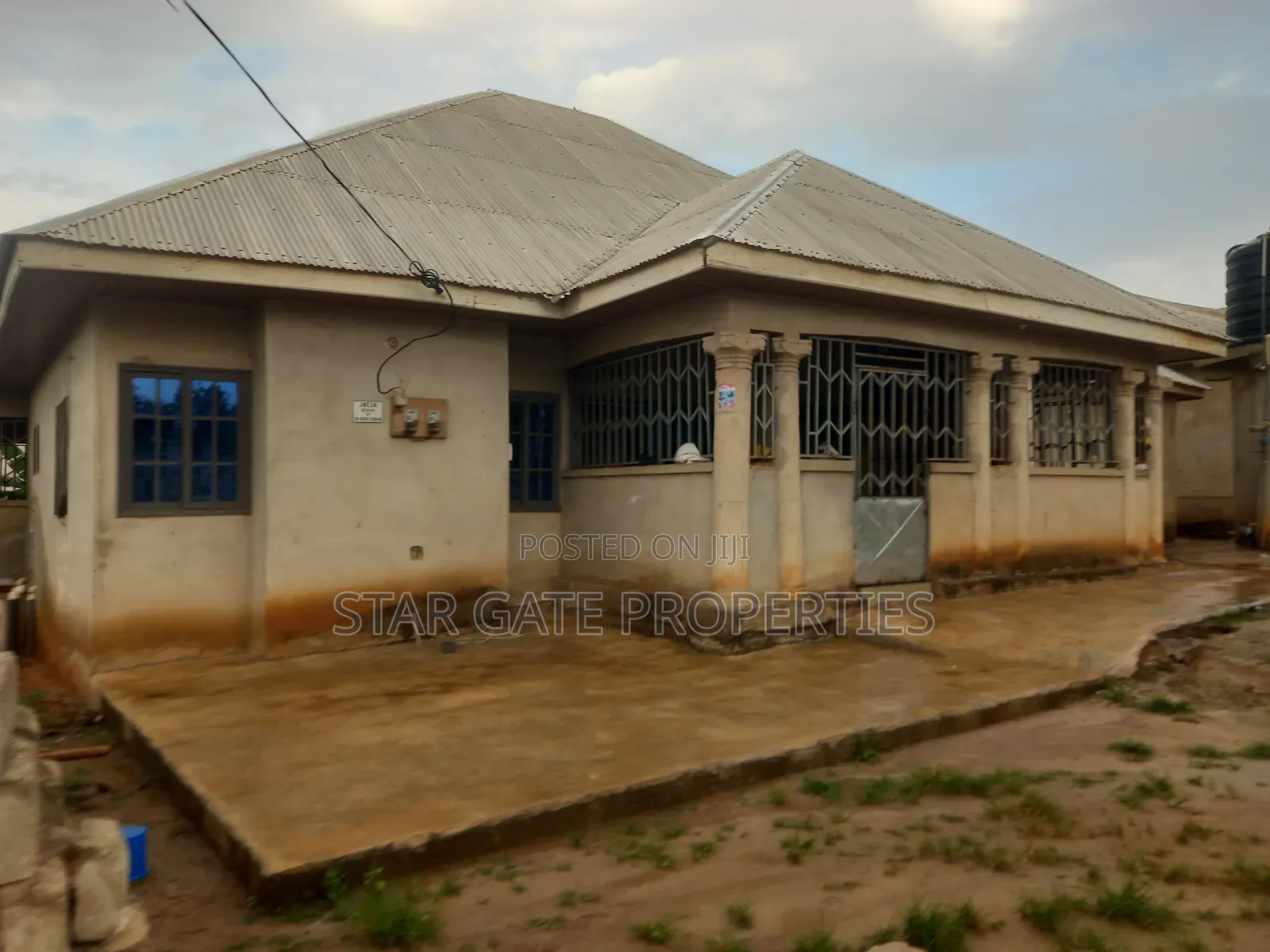 5bdrm House in Agyaako Buoho, Kumasi Metropolitan for sale
