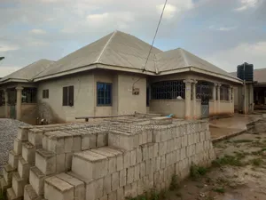 5bdrm House in Agyaako Buoho, Kumasi Metropolitan for sale