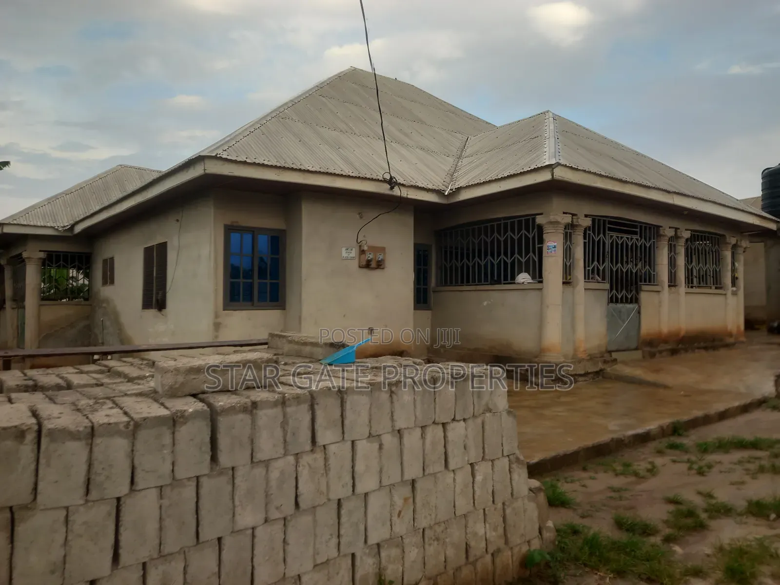 5bdrm House in Agyaako Buoho, Kumasi Metropolitan for sale