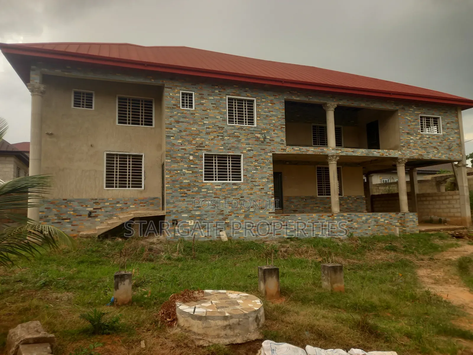 6bdrm House in Agyaako Buoho, Kumasi Metropolitan for sale