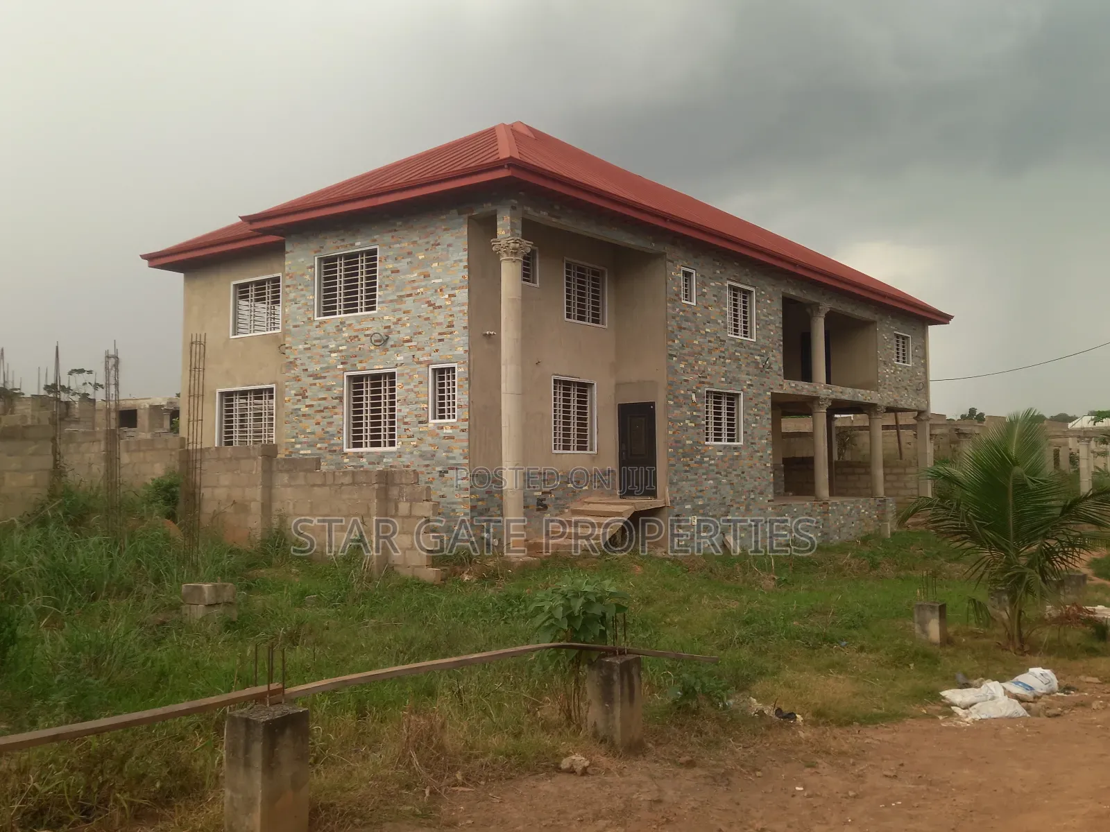 6bdrm House in Agyaako Buoho, Kumasi Metropolitan for sale