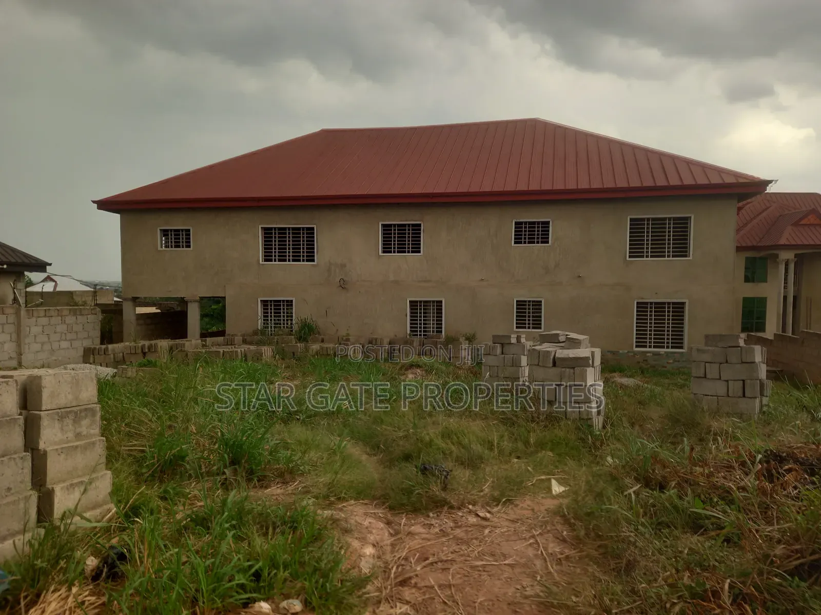 6bdrm House in Agyaako Buoho, Kumasi Metropolitan for sale