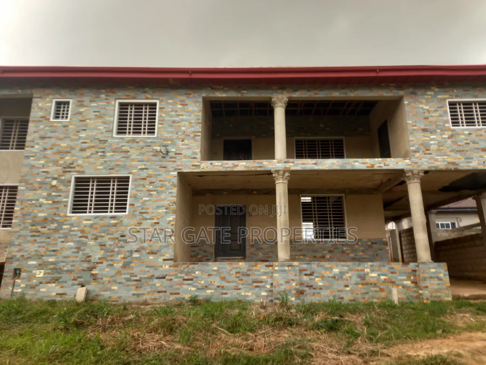 6bdrm House in Agyaako Buoho, Kumasi Metropolitan for sale