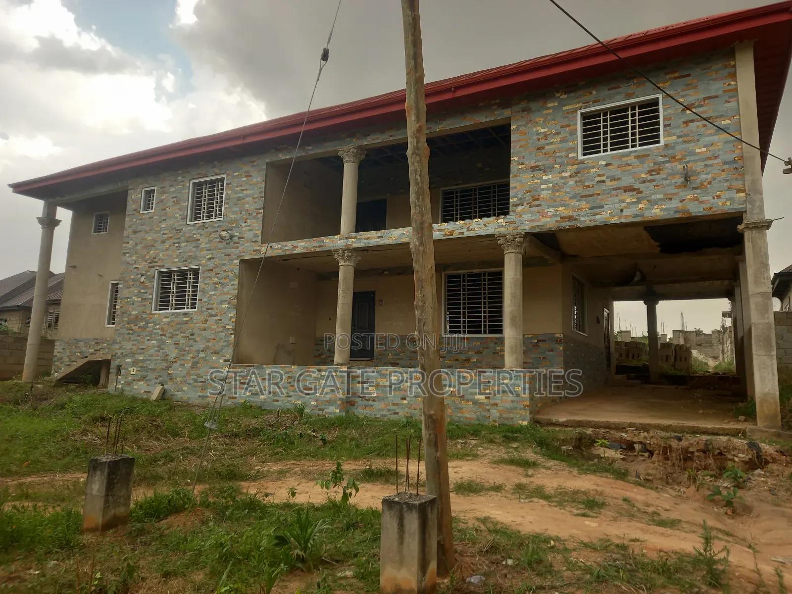 6bdrm House in Agyaako Buoho, Kumasi Metropolitan for sale
