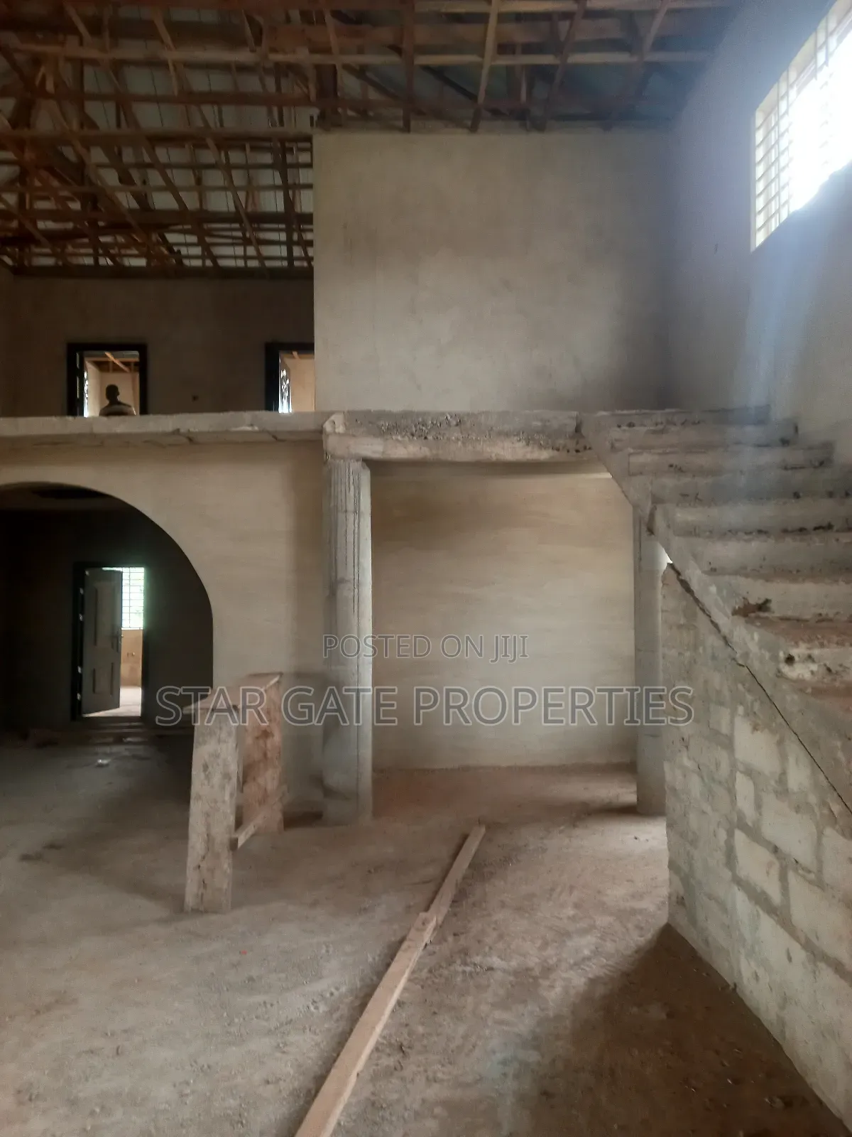 6bdrm House in Agyaako Buoho, Kumasi Metropolitan for sale