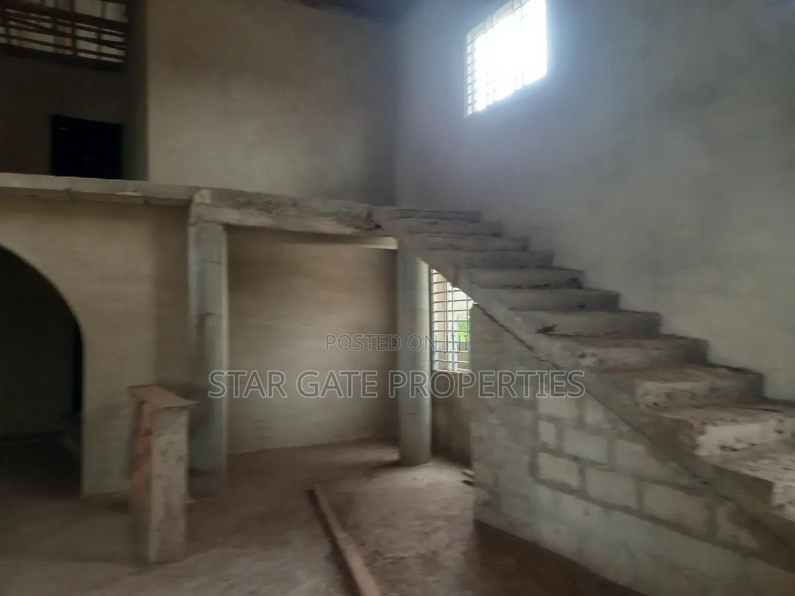 6bdrm House in Agyaako Buoho, Kumasi Metropolitan for sale