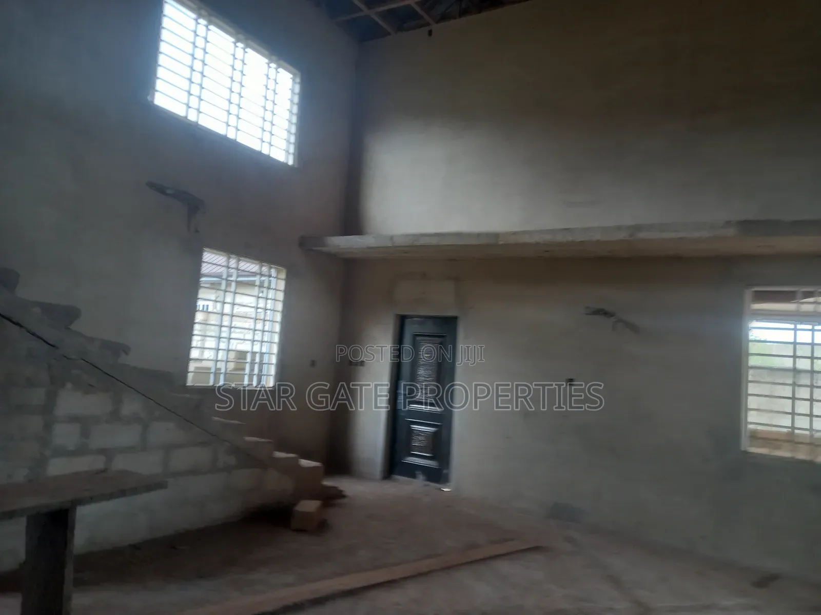 6bdrm House in Agyaako Buoho, Kumasi Metropolitan for sale