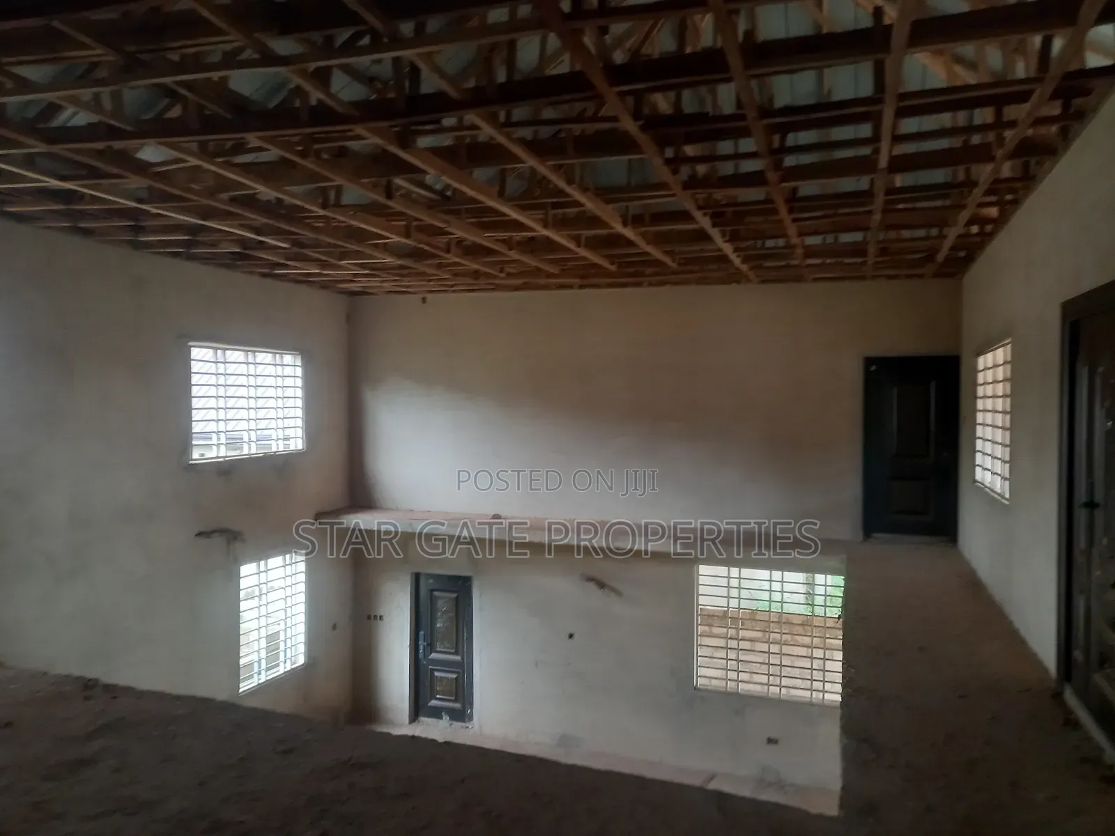 6bdrm House in Agyaako Buoho, Kumasi Metropolitan for sale