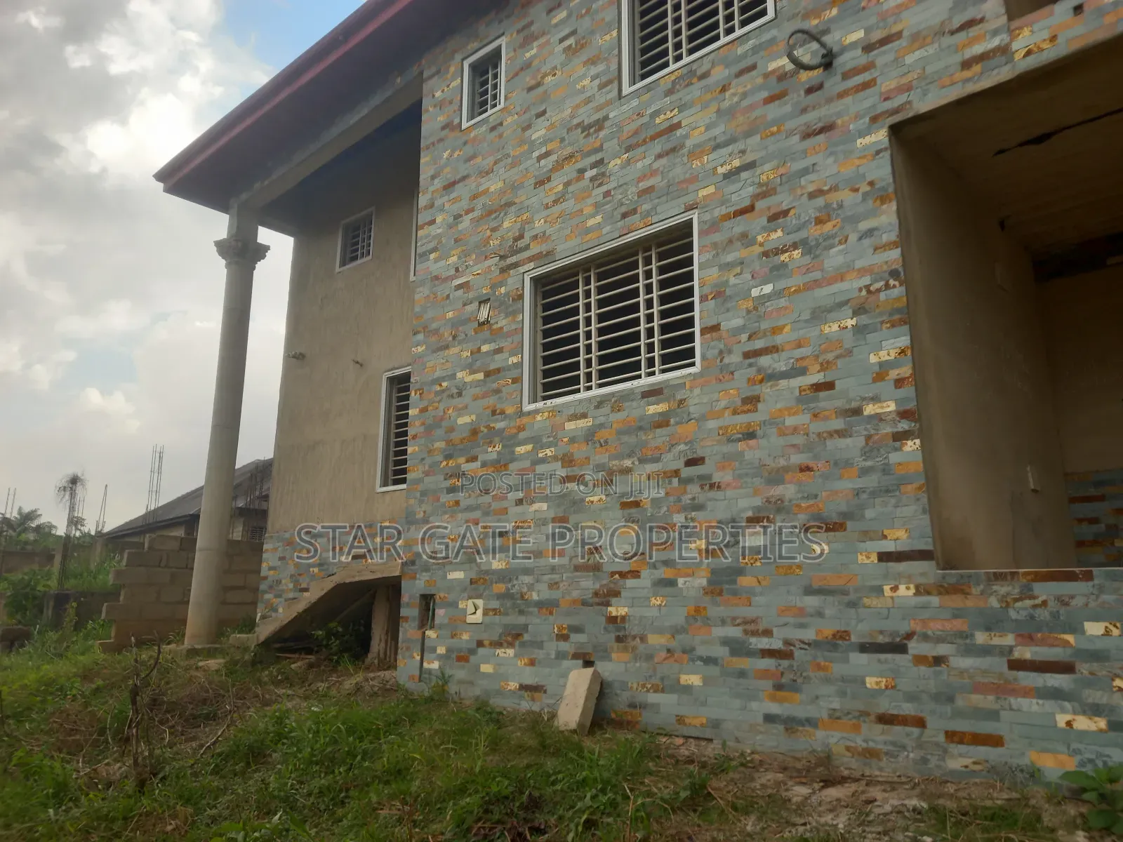 6bdrm House in Agyaako Buoho, Kumasi Metropolitan for sale