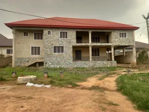 6bdrm House in Agyaako Buoho, Kumasi Metropolitan for sale